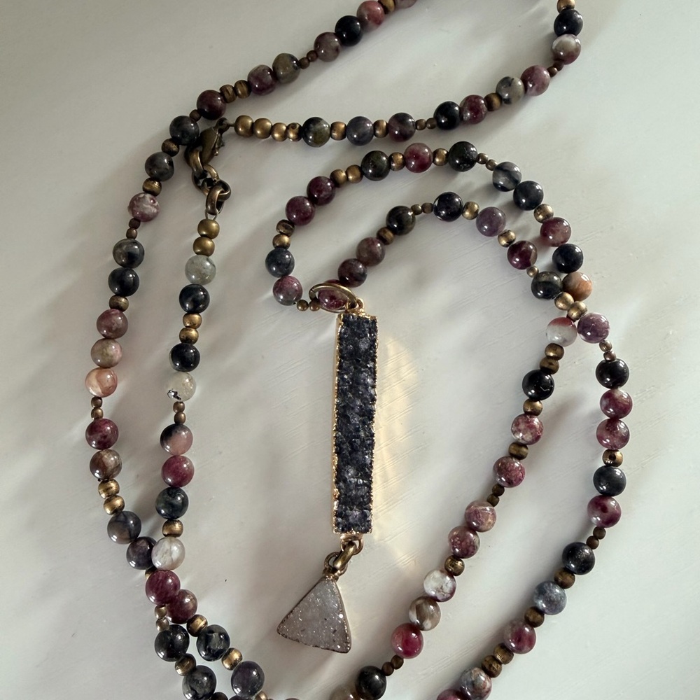 Elegant Beaded Necklace with Pendant